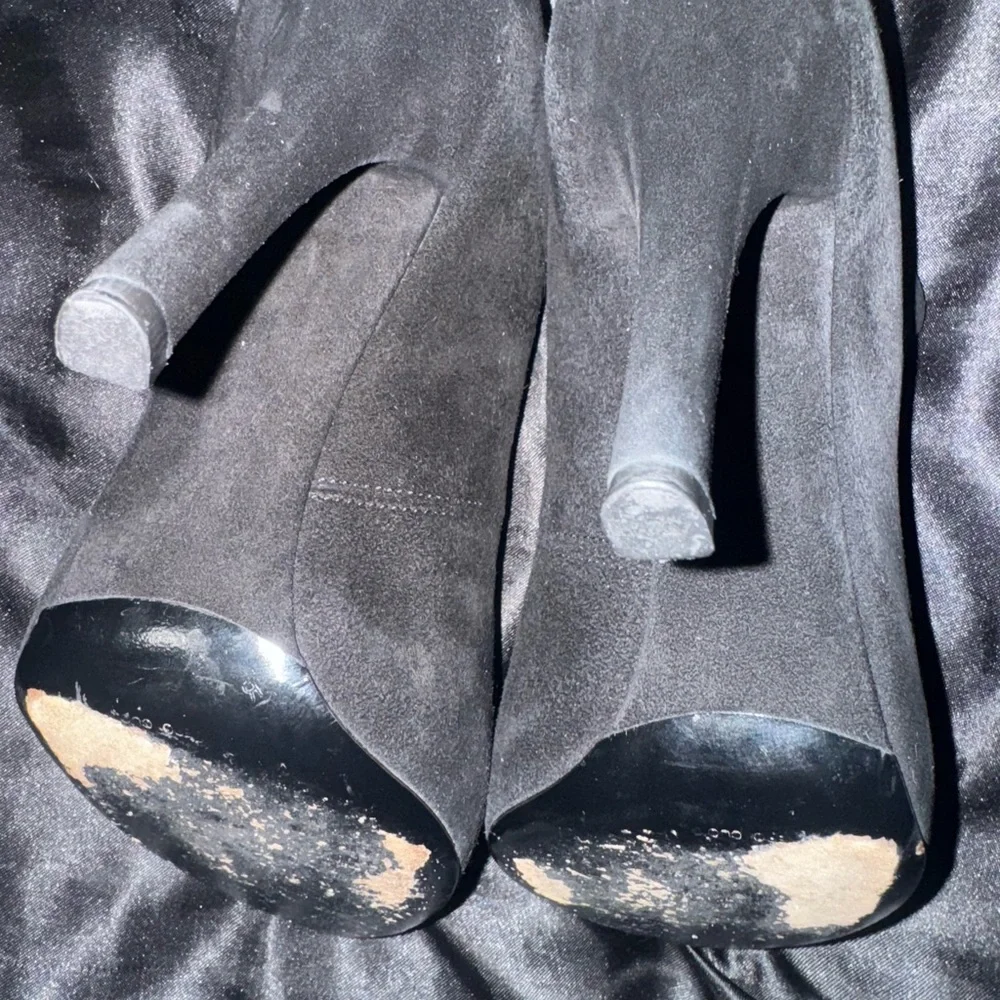 ❤️🔥AUTHENTIC🔥❤️Dolce & Gabbana Black sued and lace booties. - Picture 11 of 12